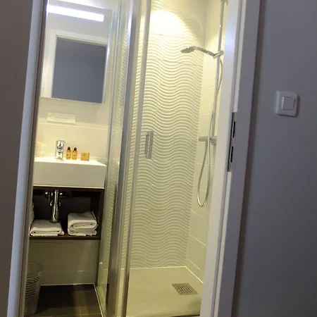 De Flore - Montmartre Hotel 3*