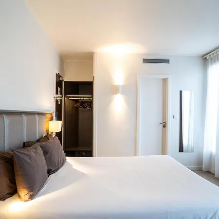 Hotel De Flore - Montmartre 3*