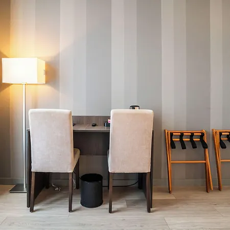 Hotel De Flore - Montmartre 3*