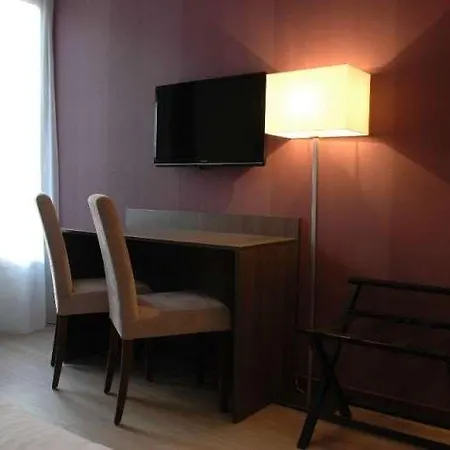 Hotel De Flore - Montmartre Paříž