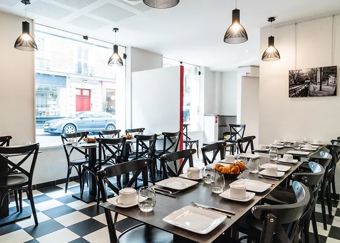 De Flore - Montmartre 3*