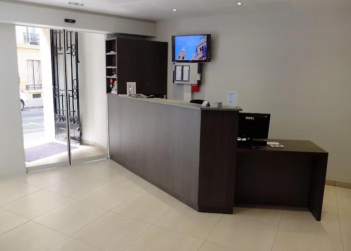 Hotel De Flore - Montmartre Paris