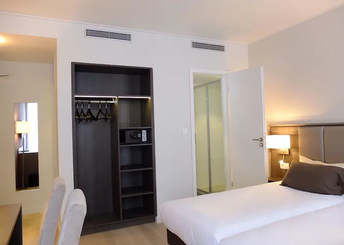 Hotel De Flore - Montmartre 3*