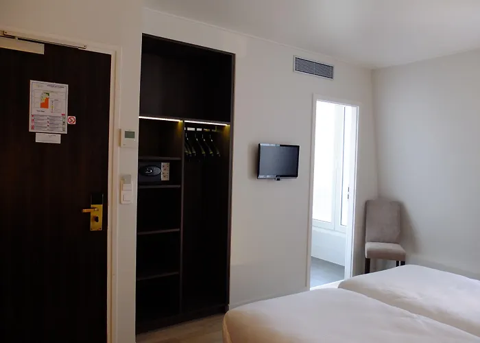 Hotel De Flore - Montmartre Paris