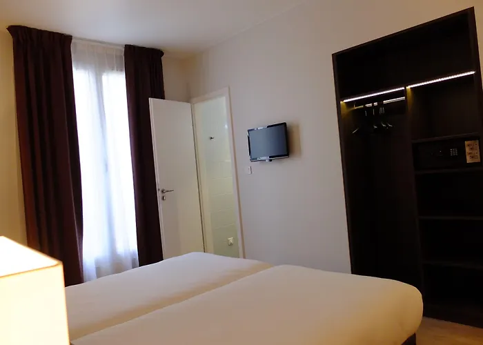 Hotel De Flore - Montmartre