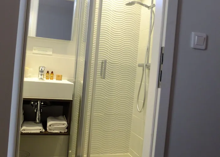 De Flore - Montmartre Hotel 3*