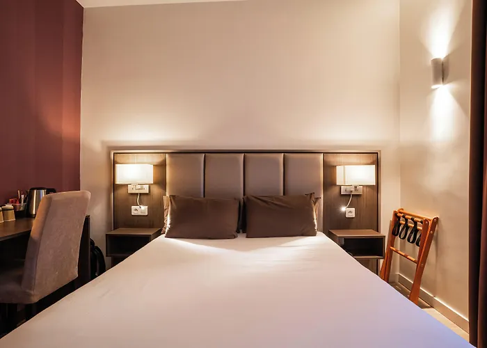 Hotel De Flore - Montmartre Paris