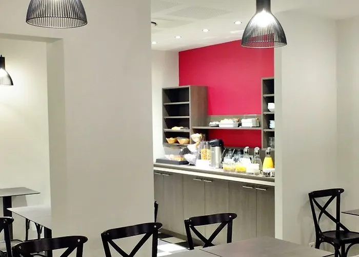 De Flore - Montmartre Hotel