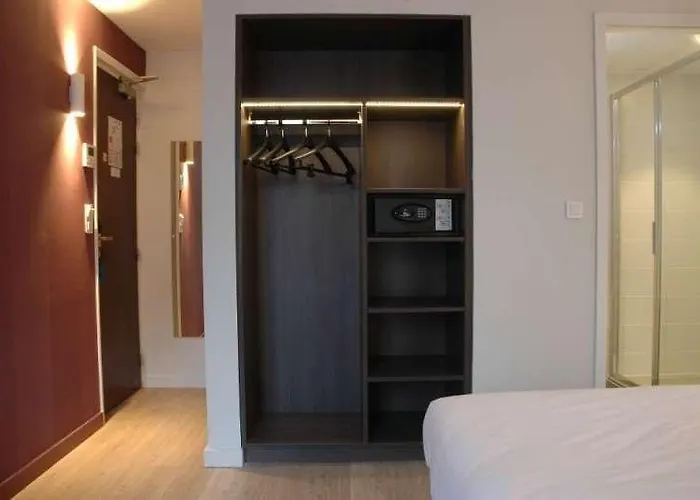 Hotel De Flore - Montmartre 3*