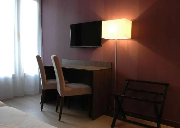 Hotel De Flore - Montmartre Paris