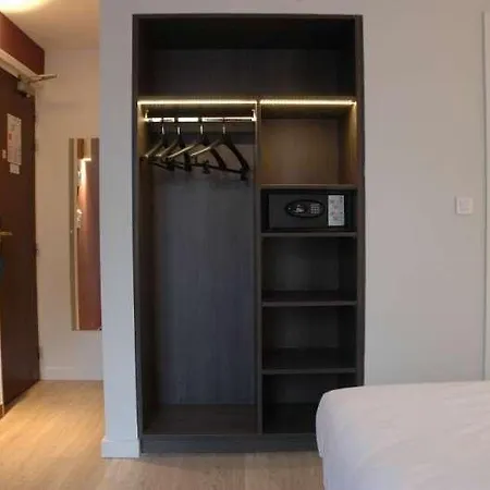 فندق De Flore - Montmartre 3*