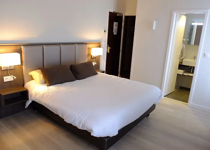 Hotel De Flore - Montmartre 3*