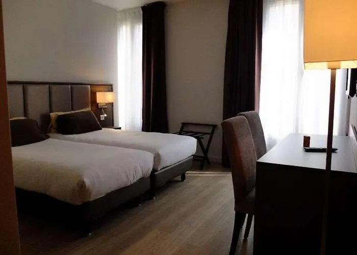 De Flore - Montmartre Hotel 3*
